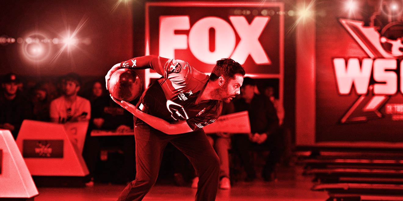 Jason Belmonte in front of FOX LOGO bowling.