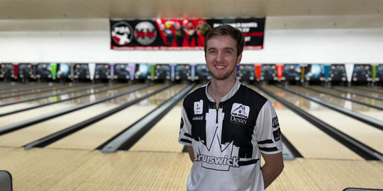 Hanrahan Leads PBA Scorpion Championship, Knowles Paces World Championship